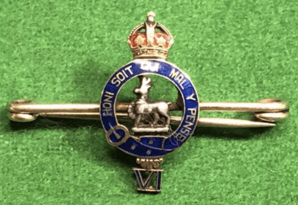Royal Warwickshire Regiment sweetheart brooch